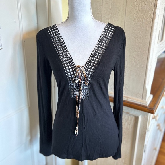 Gimmicks by BKE Black Top - Picture 2 of 11